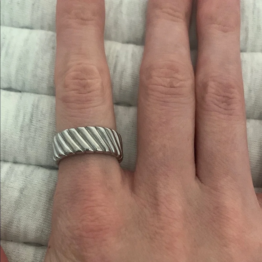 Silver rings - Picture 2 of 6
